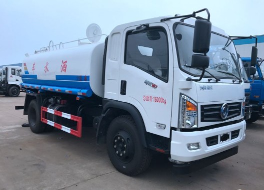 東風(fēng)御虎8噸灑水車圖片 東風(fēng)御虎8噸灑水車圖片
