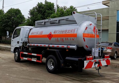 甲醇乙醇罐式運(yùn)輸車(chē)圖片 甲醇乙醇罐式運(yùn)輸車(chē)圖片