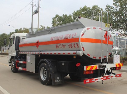 國(guó)六東風(fēng)天錦10噸油罐車(chē)圖片 國(guó)六東風(fēng)天錦10噸油罐車(chē)圖片