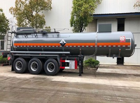力神醒獅牌17.4方SLS9409GFWB型腐蝕性物品罐式運(yùn)輸半掛車 力神醒獅牌17.4方SLS9409GFWB型腐蝕性物品罐式運(yùn)輸半掛車