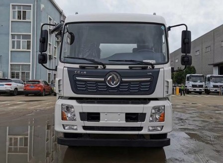 SCS5250GPGDFH型東風(fēng)天錦小三軸普通液體運輸車 SCS5250GPGDFH型東風(fēng)天錦小三軸普通液體運輸車