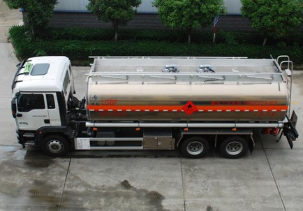 國六重汽汕德卡23.6方鋁合金運(yùn)油車 國六重汽汕德卡23.6方鋁合金運(yùn)油車