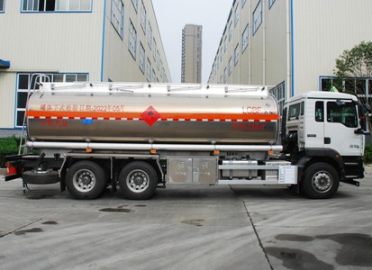 國六重汽汕德卡23.6方鋁合金運(yùn)油車 國六重汽汕德卡23.6方鋁合金運(yùn)油車